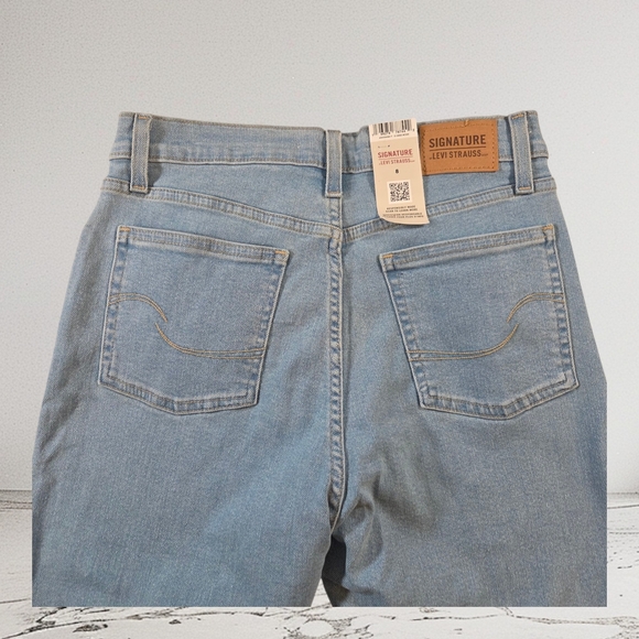 Signature By Levi's Women's High Rise Straight Leg Jean Size 8 - Picture 5 of 9